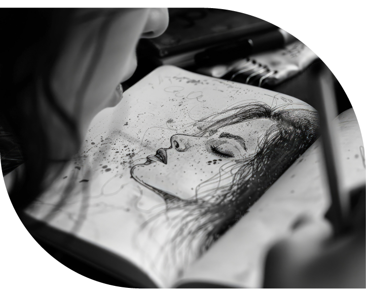 chicha dibujando en clases de dibujo